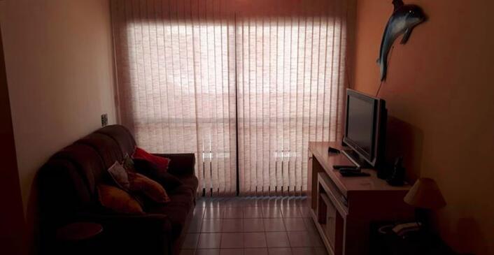 Apartamento com Três Dormitórios  na Praia da Enseada 