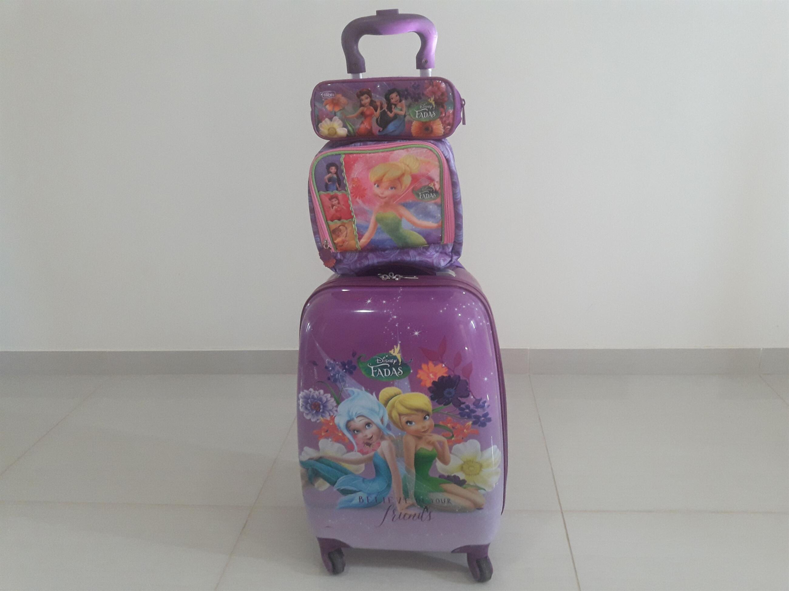 Vendo esse kit com mochila, lancheira e estojo por 199 reais