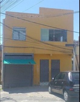 3 Casas de 2/4 Cada e Um Ponto Comercial em Lauro de Freitas