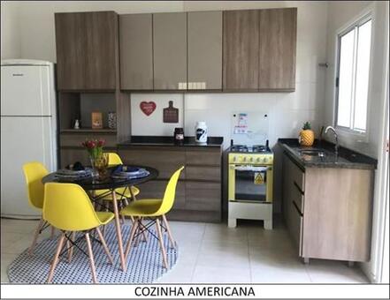 Linda casa em condomínio 