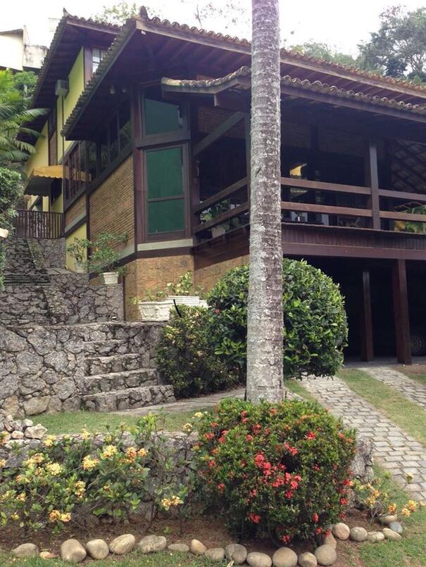 Alugo casa em condomínio (Niterói, RJ)