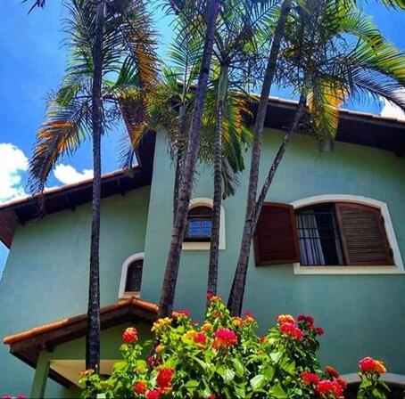 CASA COM 4 DORMITÓRIOS A VENDA EM UMA LINDA PRAÇA NO JARDIM PARAÍSO