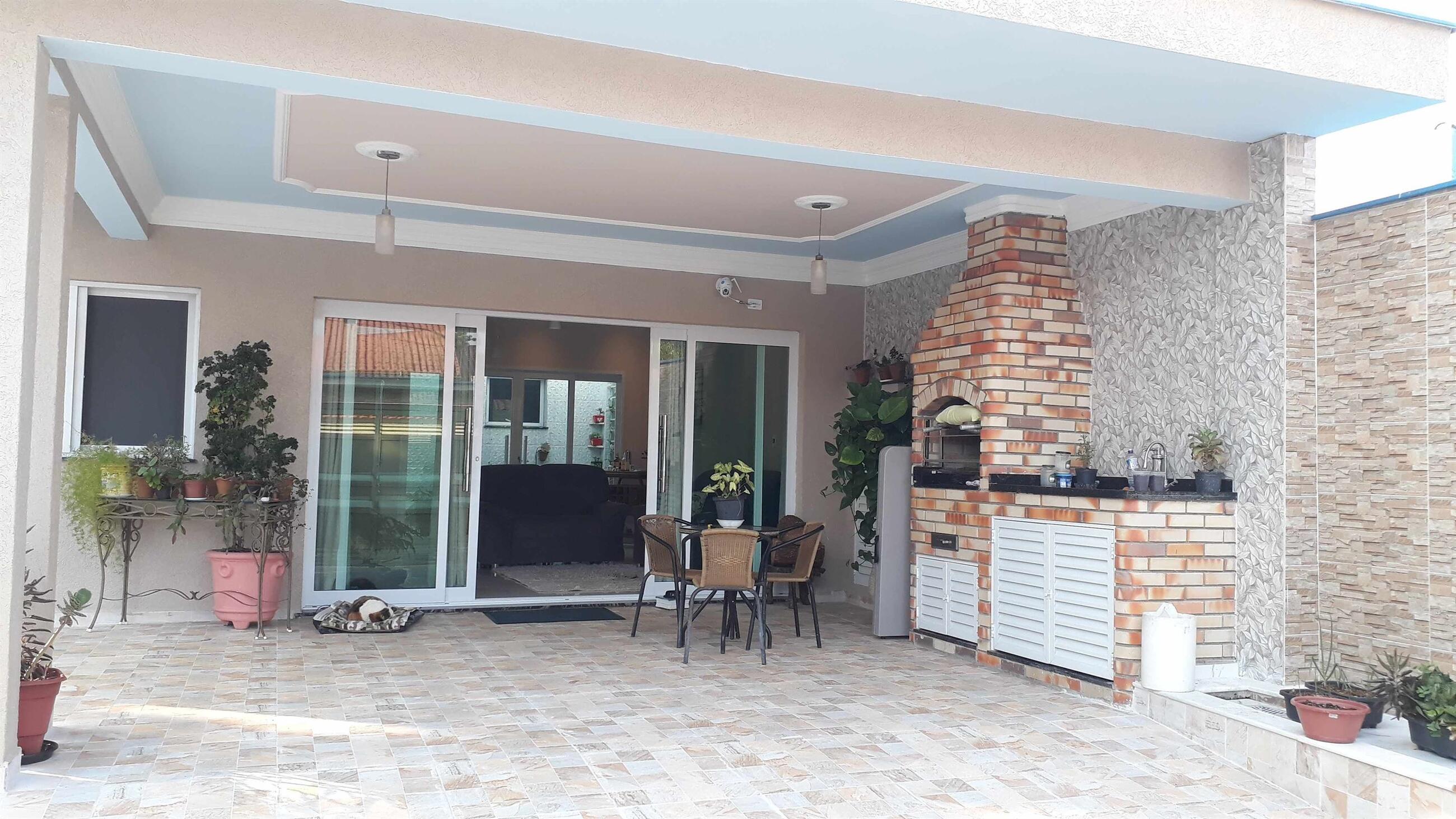 Casa com piscina em Peruíbe